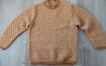 손뜨개질 오렌지 컬러 크루넥 니트