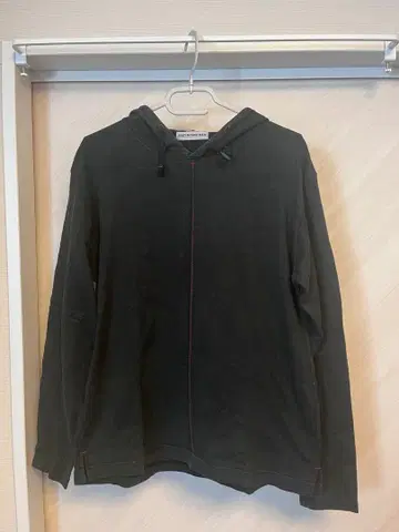 ISSEY MIYAKE MEN 블랙 후드 부착 셔츠