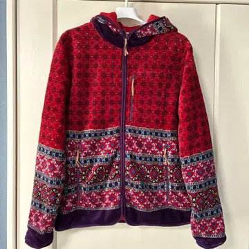 TITICACA 빨간색 M 플리스 자켓 기하학 패턴