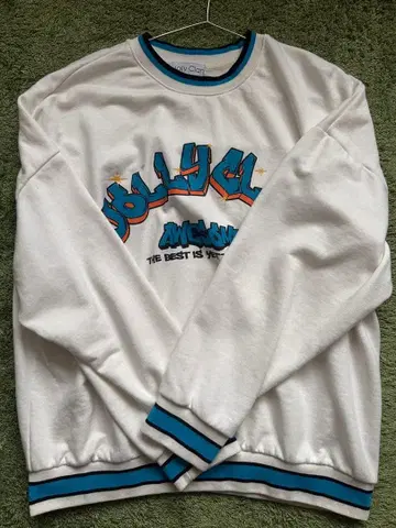 화이트 그래픽 프린트 트레이닝복