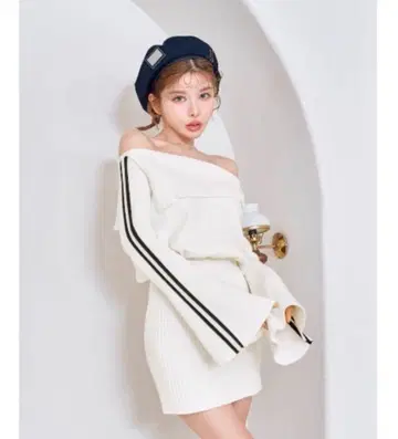 Darich 오프숄더 라인 니트 미니 원피스 화이트 FL