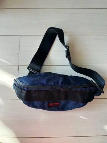 BRIEFING 바디백 네이비