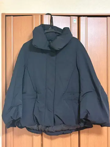 볼륨 슬리브 블랙 다운 자켓 J +