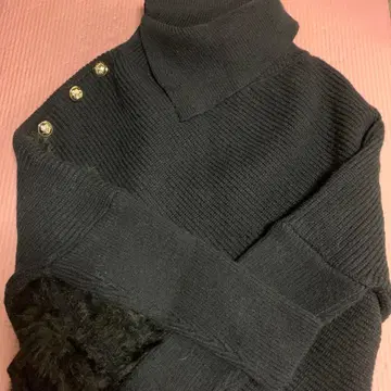 안티로자 TITTY 블랙 터틀넥 니트 F 사이즈