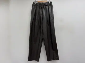 AP STUDIO 레더라이크 이지 팬츠 브라운 A25713