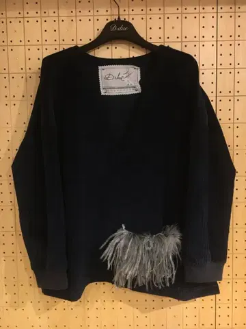 D-due 데 두에 2019 F/W 코듀로이 V넥 풀오버