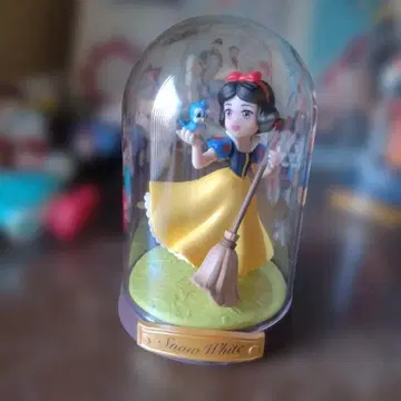 백설공주 돔형 피규어