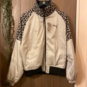 PUMA 트레인엣지 속기모 트리코트 윈드 브레이커 베이지 레오파드