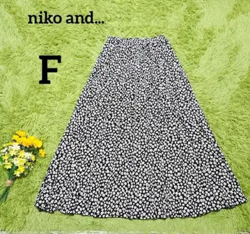 [니코앤드] 스커트 F 블랙 꽃무늬 캐주얼 페미닌 플레어