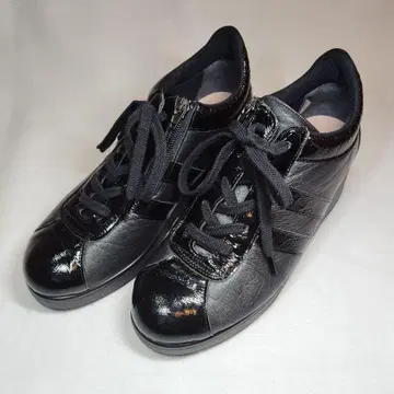 일본제 엘레모사 에나멜 콤비 가죽 통굽 스니커즈 23.0cm