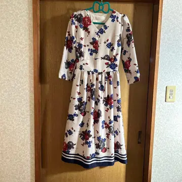 tocco closet 꽃무늬 긴팔 무릎 기장 원피스