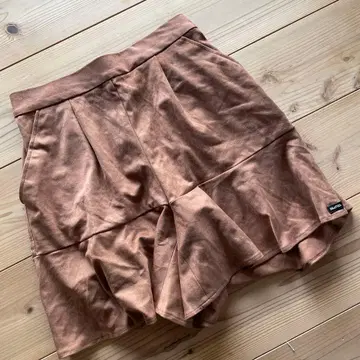 MILKFED. 브라운 플레어 숏팬츠
