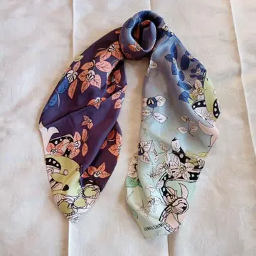 준코 시마다 꽃무늬 실크 스카프