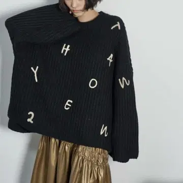 자영 레터링 자수 루즈핏 니트 풀오버 블랙