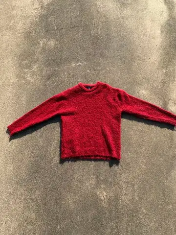 빨간색 크루넥 스웨터
