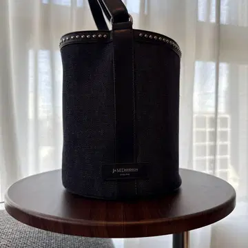 J&M DAVIDSON 스터드 데님 라운드 바닥 백