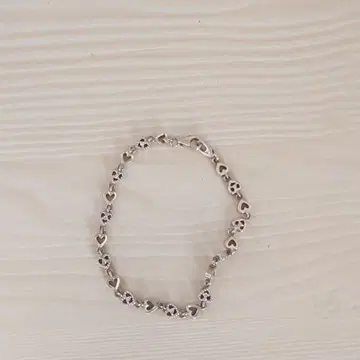 하트와 꽃 모티브 팔찌