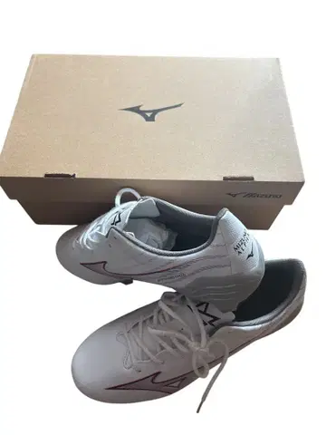 Mizuno Alpha 화이트 스파이크 슈즈 미사용