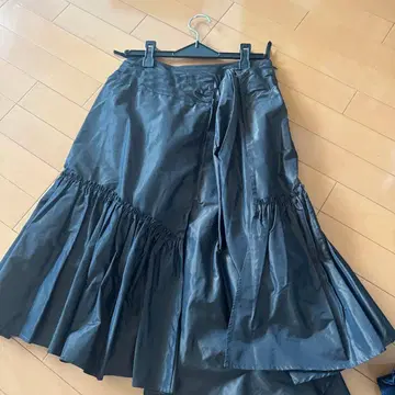 RITSUKO SHIRAHAMA 광택 브라운 플레어 스커트