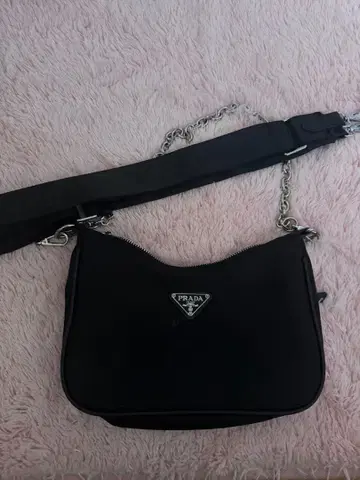 삼각형 로고 플레이트 핸드백