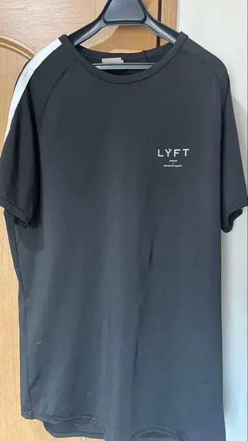 LYFT 블랙 T셔츠 M 사이즈