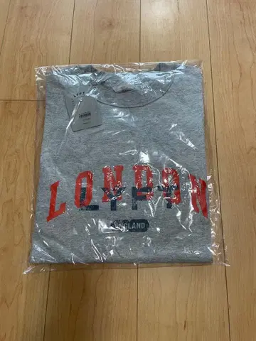 Lift LONDON 프린트 롱 슬리브 티셔츠