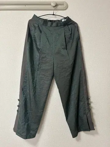 Eimee Law / 센터 프레스 차이나 팬츠