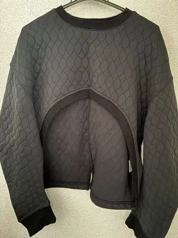 MAISONSPECIAL 퀼팅 숏 상의