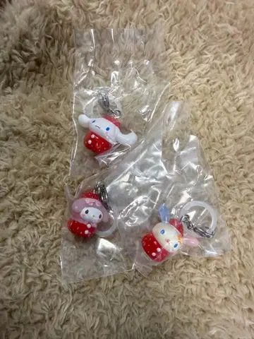 산리오 캐릭터 딸기 메지루시 액세서리