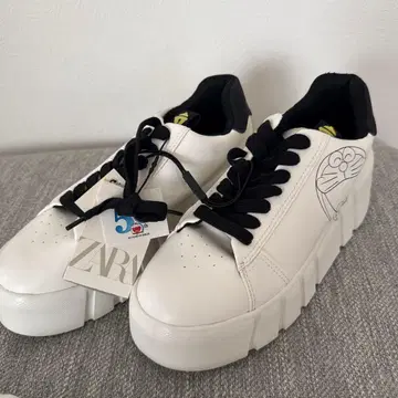 ZARA 도라에몽 스니커즈