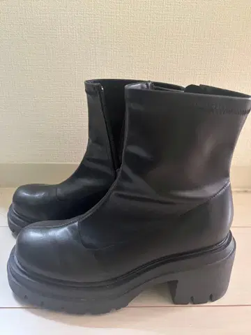통굽 블랙 부츠 지퍼 포함