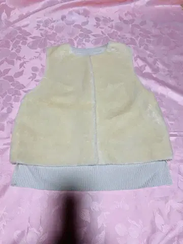 쿨 카리안 퍼 소재 리브 니트 베스트