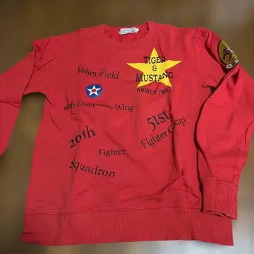 AVIREX 밀리터리 디자인 레드 맨투맨