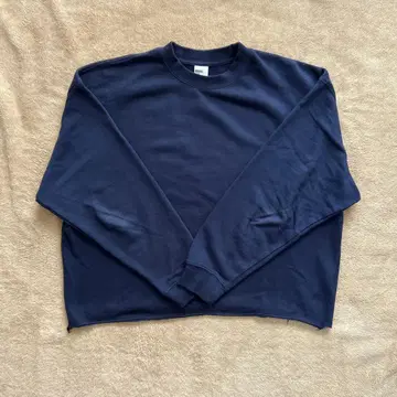 MUHAKU 네이비 L 크롭 맨투맨