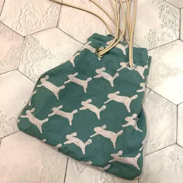 미나 페르호넨의 runrunrun과 필드 오브 플라워 원단 사용