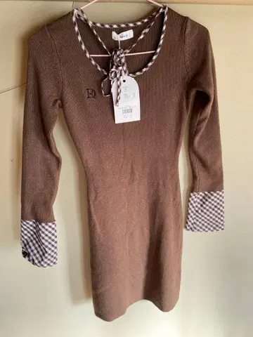 브라운 원피스 체크 무늬 소매