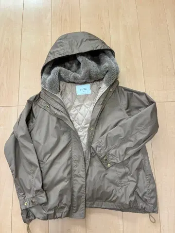 이에나 마운틴 후드티 새상품급