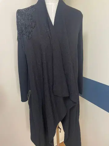 비즈 장식 블랙 가디건