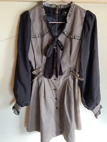 리본 포함 보타이 원피스