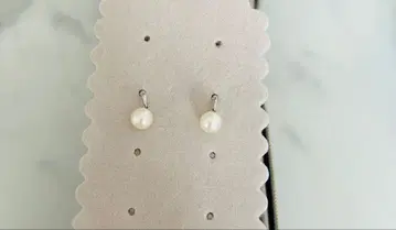화이트 펄 후크식 귀걸이