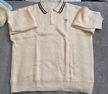 ONCLY 베이지 니트 피케 셔츠