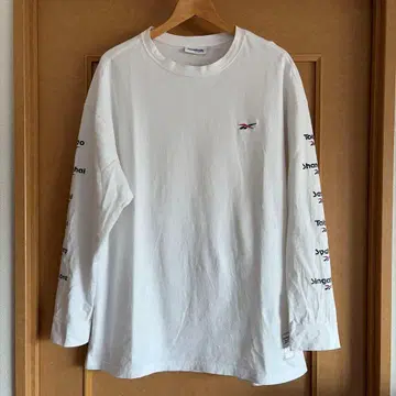 리복 화이트 긴팔 티셔츠