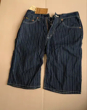 스트라이프 디자인 데님 숏팬츠