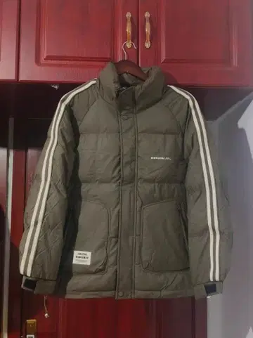 올리브 그린 다운 자켓