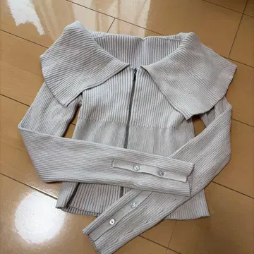 라이트 그레이 니트 스웨터 지퍼 포함