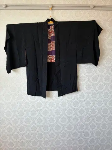 세련된 블랙 겉옷