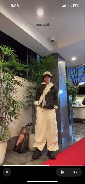 a20 카고 팬츠 크림색 아오바 착용