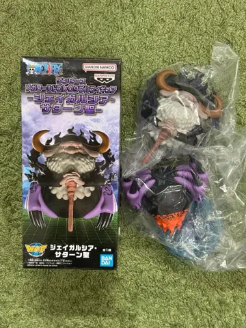 새턴 성 메가 월드 컬렉터블 피규어