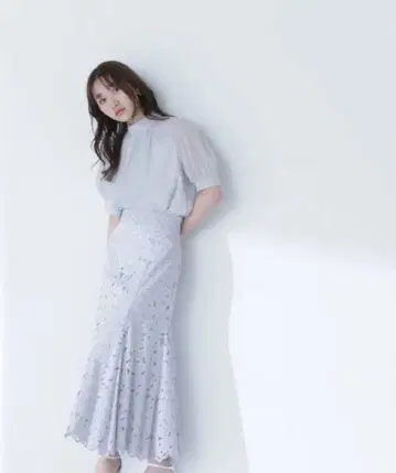 NATURAL BEAUTY BASIC 바이컬러 레이스 머메이드 스커트