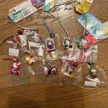 헬로키티 스트랩 세트 방울 포함